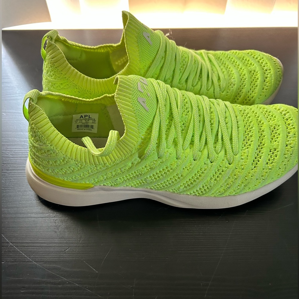 APL Techloom Wave in Energy green! - Picture 3 of 3